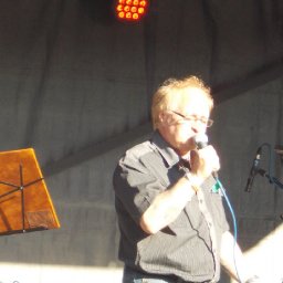 Singing at the Mytholmroyd Gala 2014.jpg